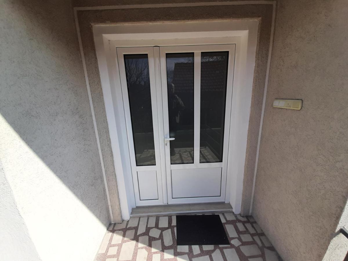 Haus Apartman Zajecar M&L Экстерьер фото